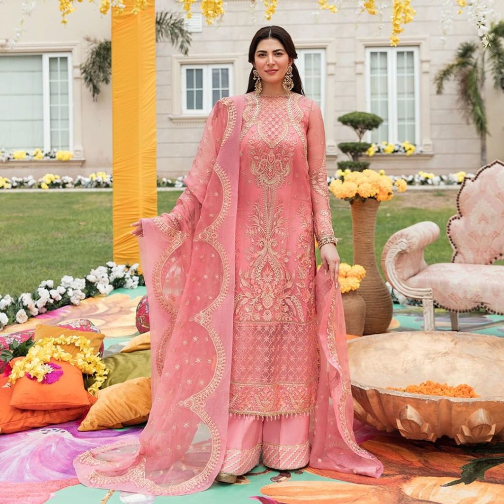Naimal Khawar Features in Afrozeh "Shehnai" Wedding Collection 6 Naimal Khawar Features in Afrozeh "Shehnai" Wedding Collection