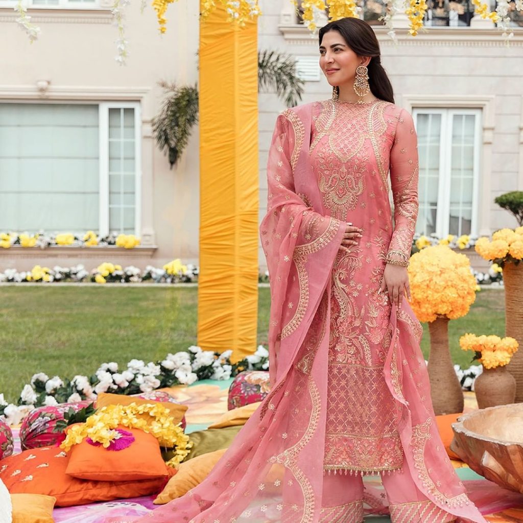Naimal Khawar Features in Afrozeh "Shehnai" Wedding Collection 7 Naimal Khawar Features in Afrozeh "Shehnai" Wedding Collection