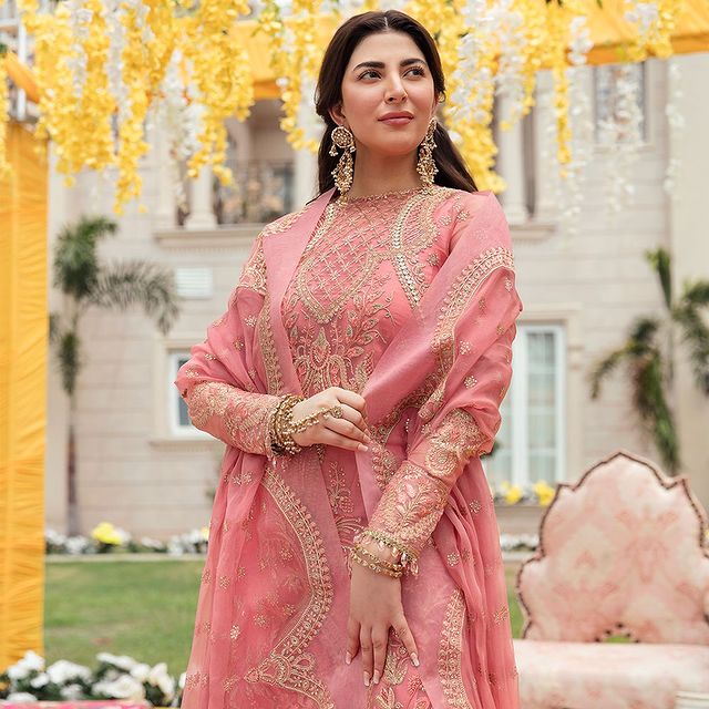 Naimal Khawar Features in Afrozeh "Shehnai" Wedding Collection 8 Naimal Khawar Features in Afrozeh "Shehnai" Wedding Collection