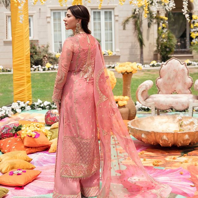 Naimal Khawar Features in Afrozeh "Shehnai" Wedding Collection 9 Naimal Khawar Features in Afrozeh "Shehnai" Wedding Collection
