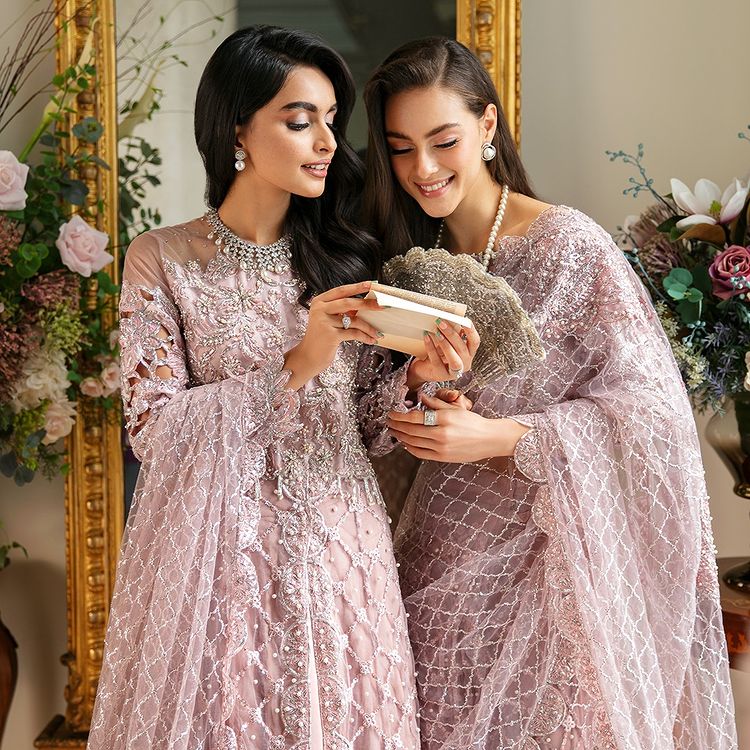 Top 8 Women Clothing Brands in Pakistan