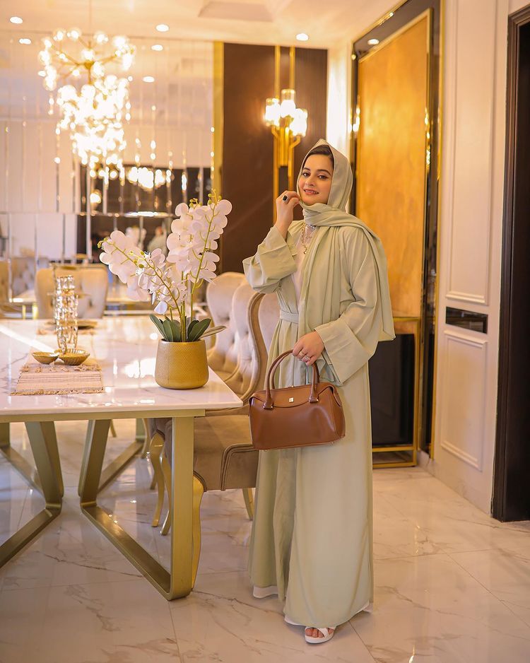 Fans Love Aiman Khan in Abaya - Pictures 4 Fans Love Aiman Khan in Abaya - Pictures