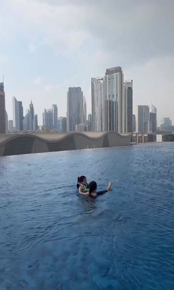 Minal Khan and Aiman Khan Dubai Trip in Pictures 5 Minal Khan and Aiman Khan Dubai Trip in Pictures